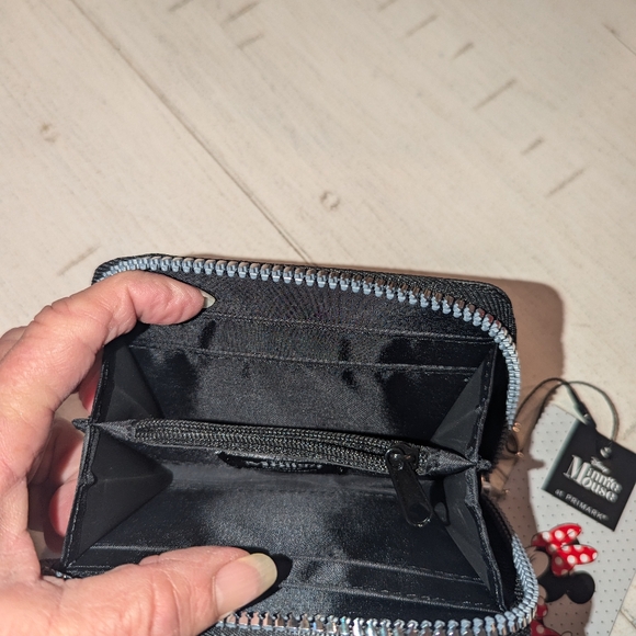 NWT Minnie Mouse small wallet - Picture 5 of 14